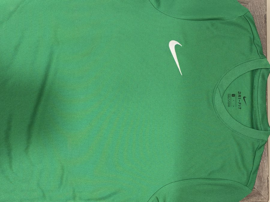 Pre-Loved Green Nike Dri-Fit T-Shirt