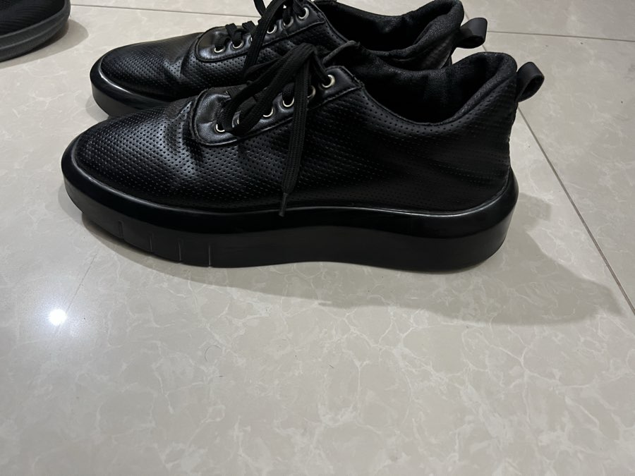 Breakout black sneakers