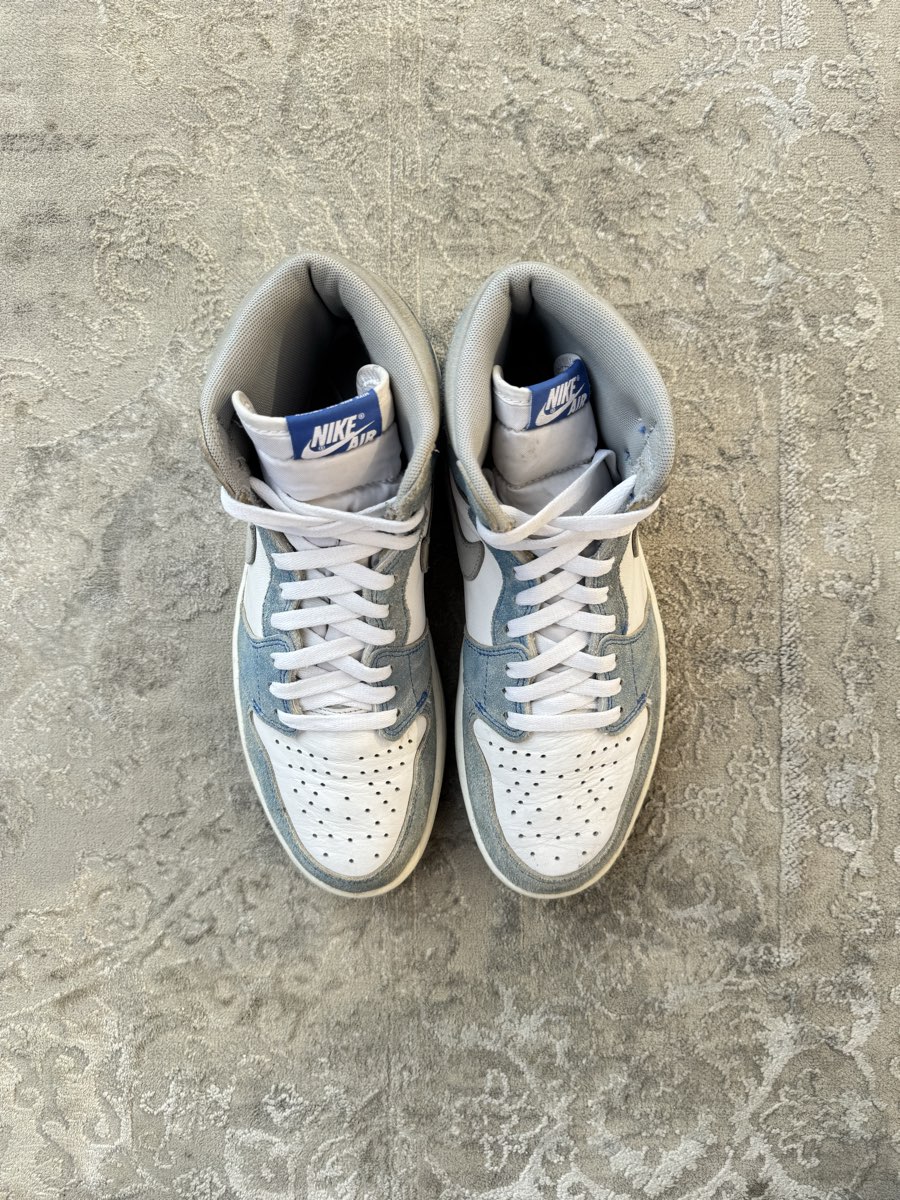 Jordan 1 hyper royal smoke grey