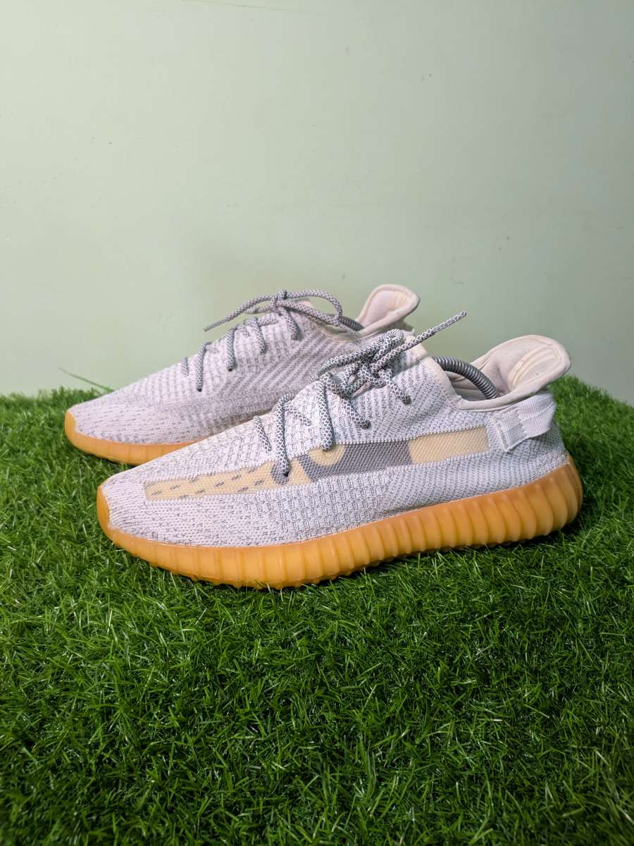 YEEZY BOOST 350 V2
